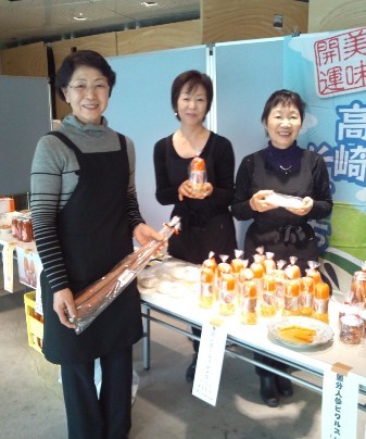 国分人参のジュースと真塩さん