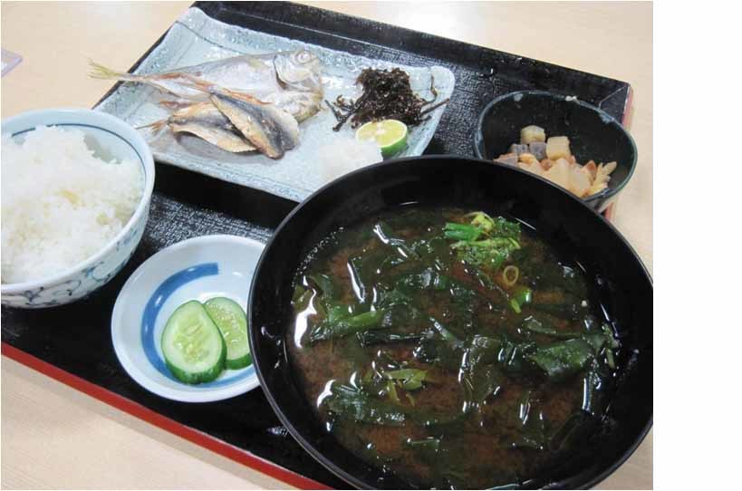  巨大わかめ汁朝定食　２５０円
